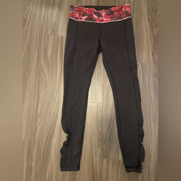 Lululemon speed tight IV black poppy petals rumble multi size 6 - Picture 3 of 9